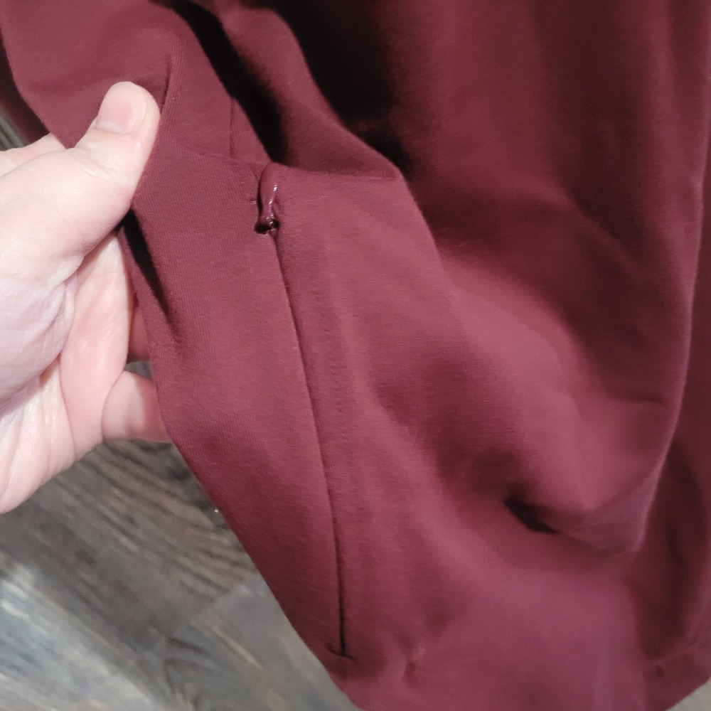 Duluth Trading Hot NoGA Stretch Dress Sz M Berry Hooded Pockets Moisture Wicking - Picture 8 of 12